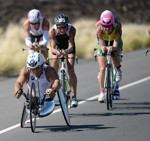 Alessandro Zanardi auf seinem Handbike beim Langstrecken-Triathlon auf Hawaii