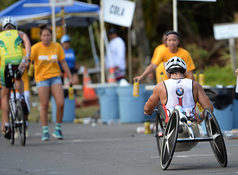 Alessandro Zanardi auf seinem Handbike beim Langstrecken-Triathlon auf Hawaii