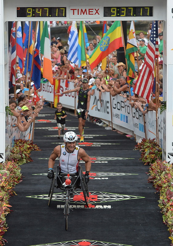 Alessandro Zanardi auf seinem Handbike beim Langstrecken-Triathlon auf Hawaii