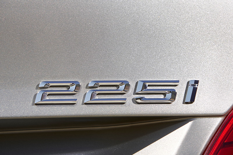 BMW 2er Active Tourer, Typ-Bezeichnung am Heck