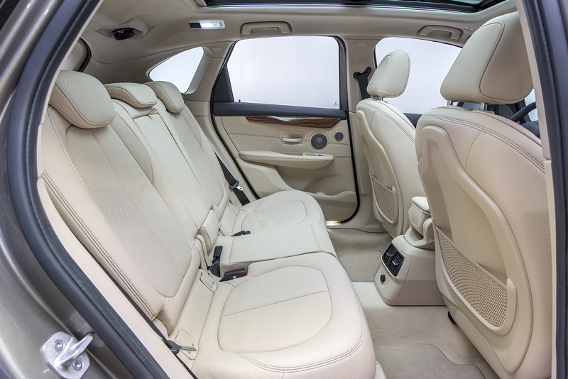 BMW 2er Active Tourer, Interieur im Fond, verstellbarer Sitze