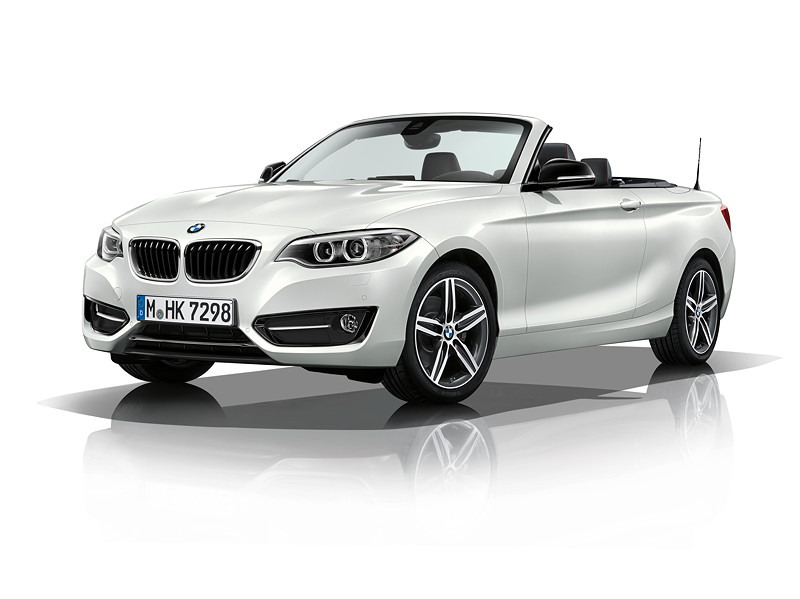 Elegantes Bmw 2 Er Cabrio Bildernull