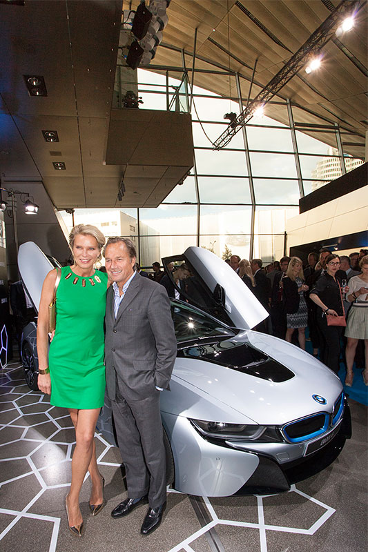 Weltweit erste BMW i8 Auslieferungen am 05. Juni 2014 in der BMW Welt in Mnchen: Stephanie von Pfuel und Hendrik te Neues.