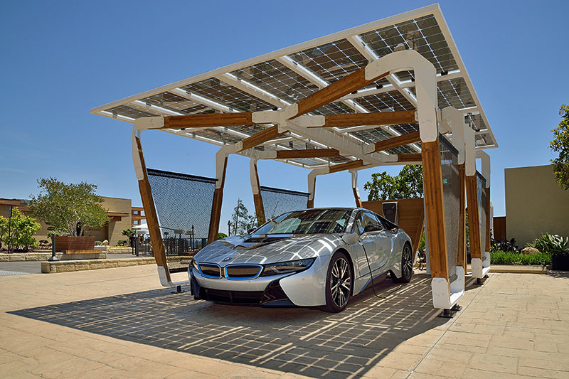 BMW i Solar Carport Concept mit dem BMW i8