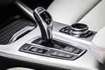 BMW X4, Mittelkonsole mit Automatik-Schalthebel und iDrive Touch Controlle