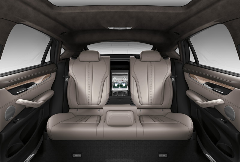 BMW Individual erweiterte Lederausstattung Merino Feinnarbe in Taupe, Dachhimmel Alcantara in Scotch dunkel und Khlbox