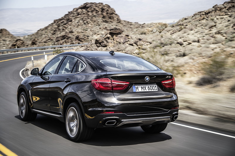 BMW X6 xDrive50i in Sparkling Storm mit 'Design Pure Extravagance'.