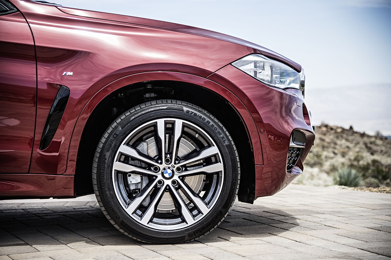BMW X6 M50d in Flamenco Red