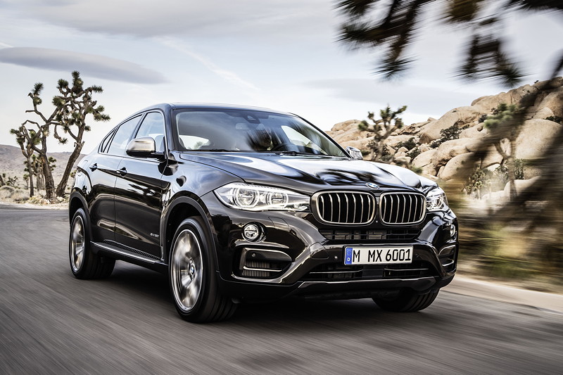 BMW X6 xDrive50i in Sparkling Storm mit 'Design Pure Extravagance'.