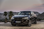 BMW X6 xDrive50i in Sparkling Storm mit 'Design Pure Extravagance'.