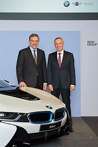 Dr. Norbert Reithofer, Vorsitzender des Vorstands der BMW AG, und Dr. Friedrich Eichiner, Mitglied des Vorstands der BMW AG, Finanzen