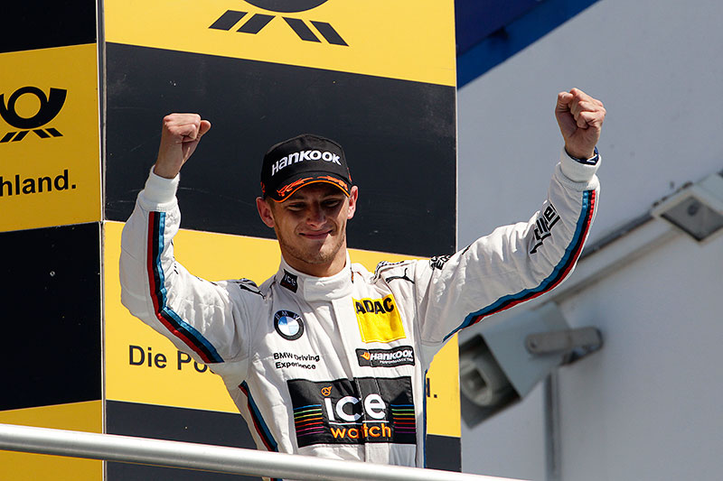 Marco Wittman, Team RMG, auf dem Siegerpodest beim Hockenheimring 2014