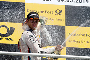 Champagnerdusche des Siegers Marco Wittmann auf dem Siegerpodest am Hockenheimring