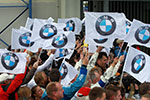 Jubel der BMW Fans mit BMW Flaggen nach dem Sieg von Marco Wittmann am Nürburgring 2014