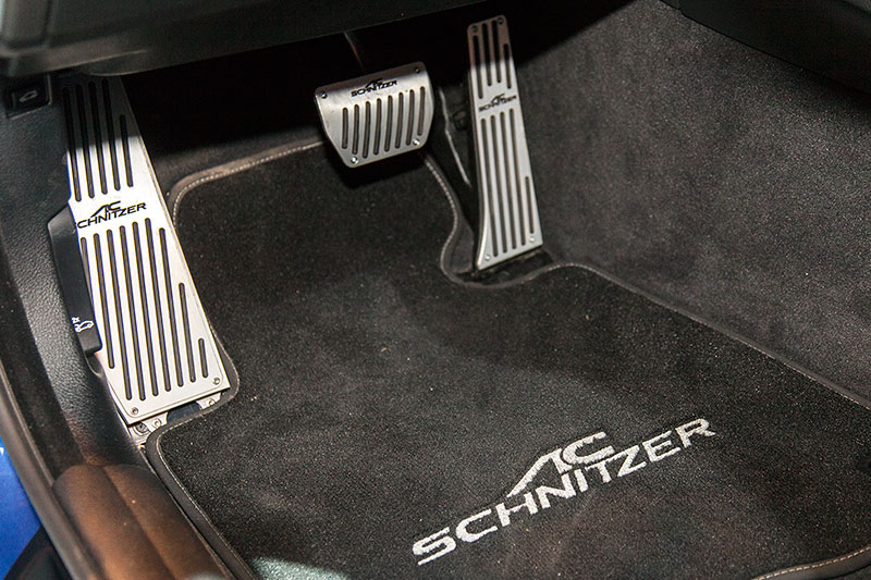 AC Schnitzer ACS4 3.5, mit AC Schnitzer Fussmatten und Alu Pedalerie und Alu Fu�st�tze
