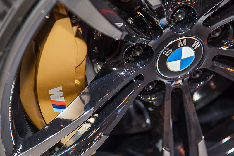 BMW M4 mit BMW M Performance Komponenten: Karbon-Keramik-Bremsanlage fr 12.155 Euro