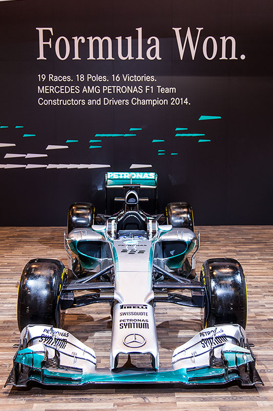 Mercedes-Benz auf der Essen Motor Show 2014 mit dem F1 Siegerfahrzeug von Lewis Hamilton
