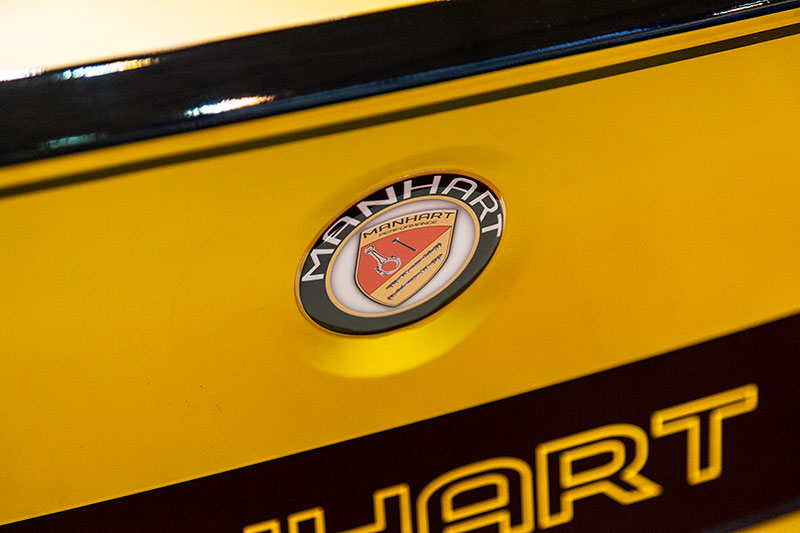 Manhart MH4 auf Basis BMW M4 mit Manhart Logo statt BMW Logo auf der Heckklappe