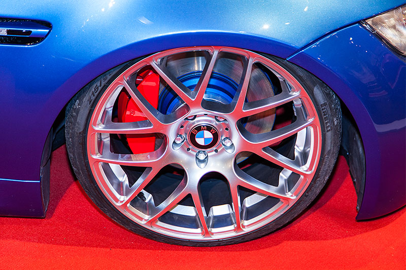 BMW 320d (E90) auf 19 Zoll Felgen