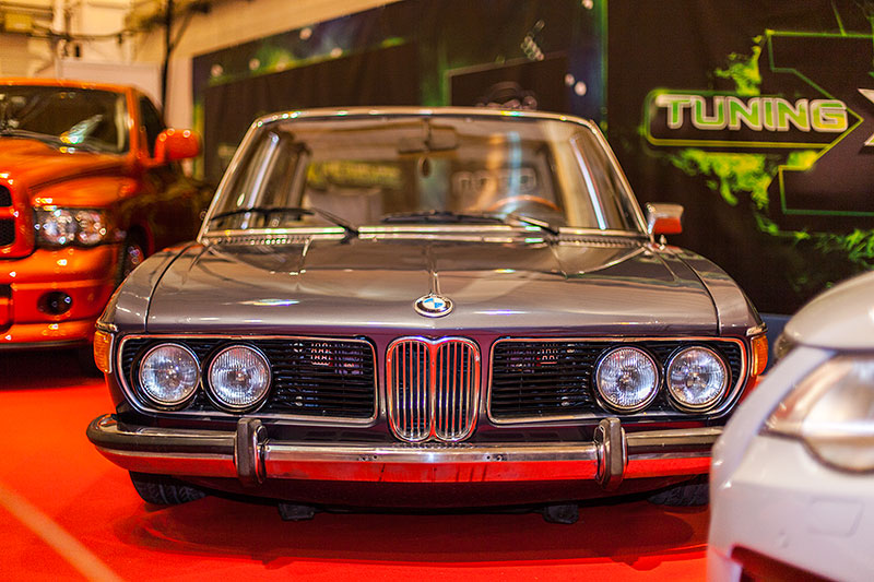 BMW 2.8 L (E3) mit Airride Suspension Accuair Fahrwerk