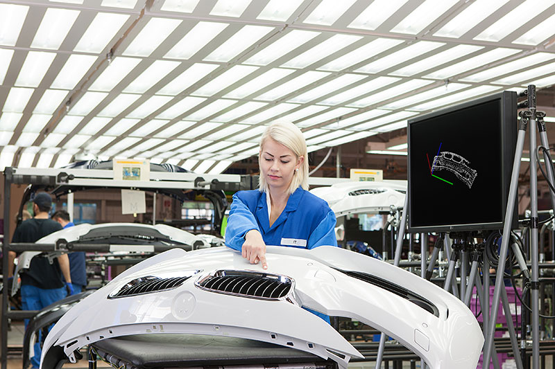BMW Group Werk Landshut: Stofngerfertigung - gestenbasierte Qualittsbefundung (Industrie 4.0)