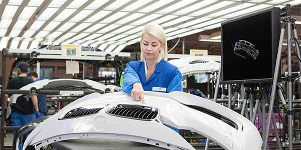 BMW Group Werk Landshut: Stoßfängerfertigung - gestenbasierte Qualitätsbefundung (Industrie 4.0)