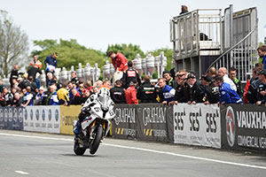 Team BMW Motorrad Hawk, Rennfahrer Michael Dunlop, #6 (GBR)