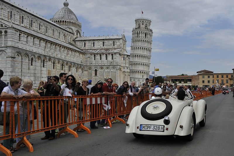 BMW 328 auf der Mille Miglia 2014, hier in Pisa
