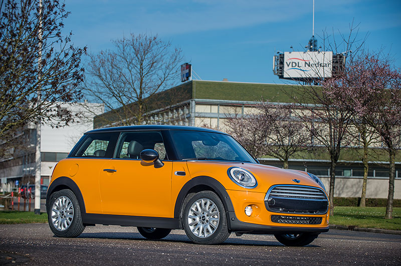 Auftragsfertigung des neuen MINI im VDL Nedcar Werk im niederlndischen Born