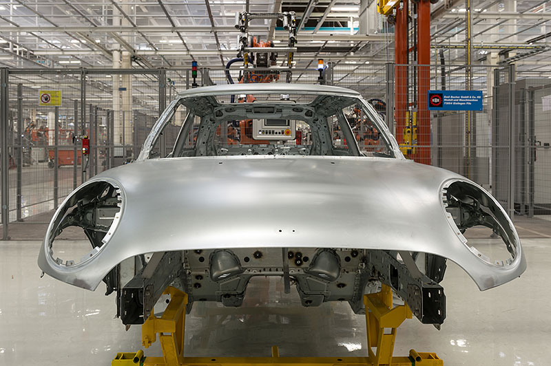 Auftragsfertigung des neuen MINI im VDL Nedcar Werk im niederlndischen Born - Karosseriebau