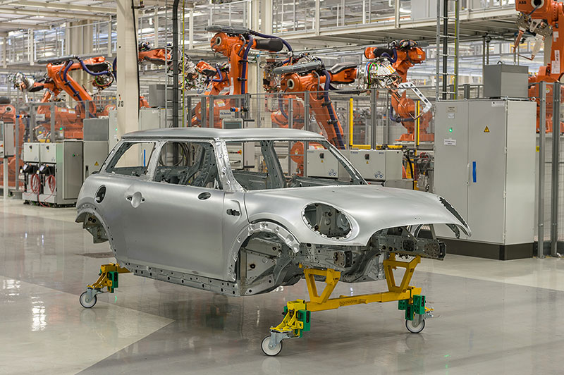 Auftragsfertigung des neuen MINI im VDL Nedcar Werk im niederlndischen Born - Karosseriebau
