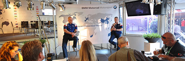 Berthold Hauser, BMW Motorrad Motorsport Technik Direktor mit Udo Mark, BMW Motorrad Motorsport Marketing Direktor.