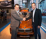 Steven Althaus (li.), Leiter Brand Management BMW und Marketing Services BMW Group, und Massimo Baratto, Vorstand SALEWA-Oberalp Group.