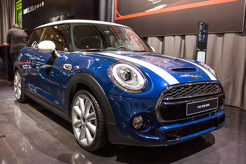 MINI Cooper S - der neue MINI ab 2014, ausgestellt auf der Techno Classica 2014