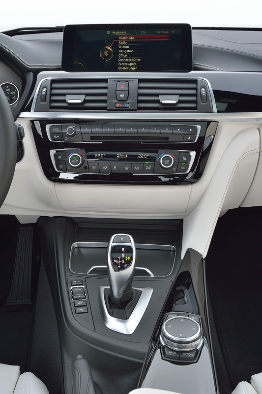 Die neue BMW 3er Limousine. Modell M Sport. Mittelkonsole mit iDrive Touch Controller.