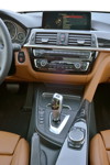 Der neue BMW 3er Touring. Modell Luxury Line. Mittelkonsole mit iDrive Touch Controller.