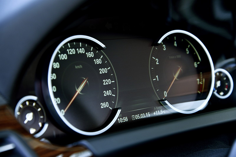 BMW 650i Cabrio, Facelift 2015, Modell F12, multifunkionales Instrumentendisplay