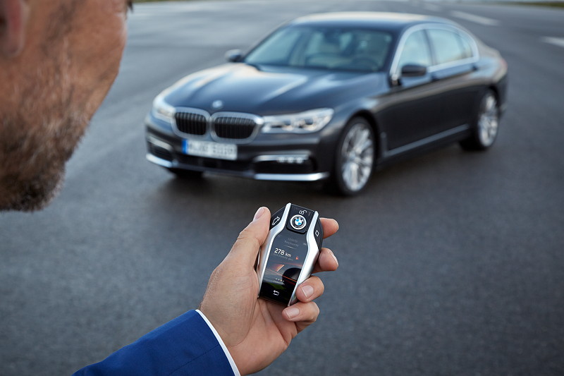 BMW 750Li xDrive (G12), mit Smart Key, Displayschlssel
