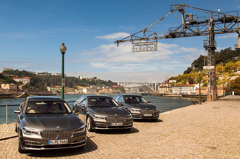 BMW 7er Testwagen am alten Zollamt in Porto