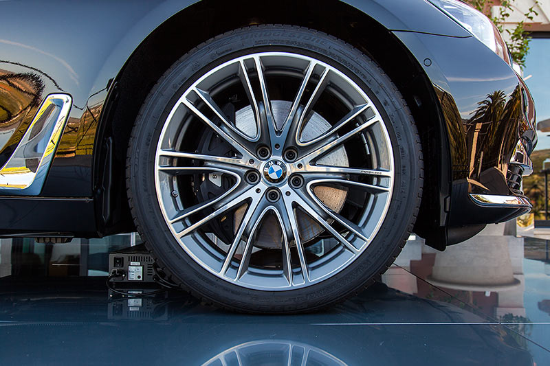 BMW 750Li xDrive Individual auf 20 Zoll BMW Individual Rad V-Speiche, 649 Bicolor