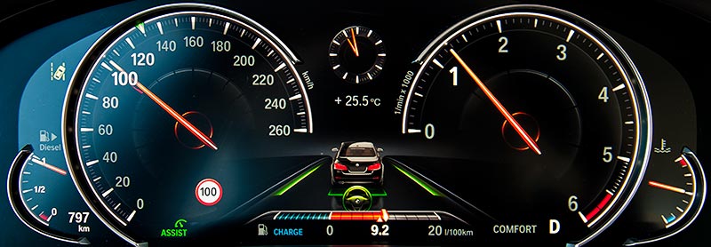 Deutlich vergrertes multifunktionales Instrumentendisplay im neuen 7er.