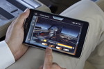 BMW 750Li, herausnehmbares Mutlifunktions-Bedieneinheit BMW Touch Command, Bedienung von Fahrzeugfunktionen