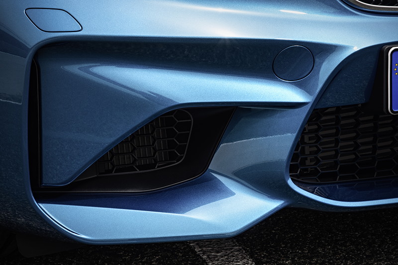 BMW M2, groe Luftein- und durchlsse in der Frontschrze sorgen fr einen um fnf Prozent reduzierten Luftwiderstand im Vergleich zum normalen 2er Coup