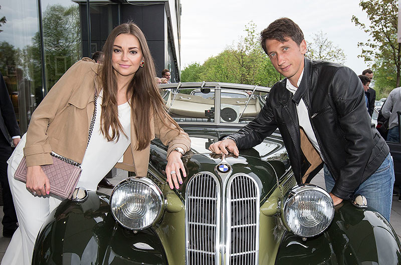 27. April 2015 - BMW Open by FWU AG in M�nchen: BMW Classic Corso und '100 Jahre Abend', Sergiy Stakhovsky mit Begleitung.