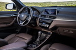 BMW X1. Modell xLine. Innenraum, Leder Dakota mit Perforierung Mokka - Interieurleiste, Edelholzausfhrung Eiche Maser matt, Akzentleiste Perlglanz Chrom.