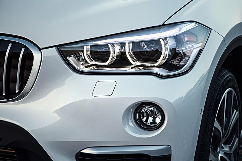 BMW X1 xDrive20d, Mineralweiss metallic, Scheinwerfer, optional mit Voll-LED