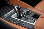 BMW X6 M, Interieur, iDrive Controller und Schalthebel auf der Mittelkonsole
