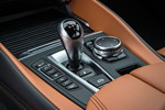 BMW X6 M, Interieur, iDrive Controller und Schalthebel auf der Mittelkonsole