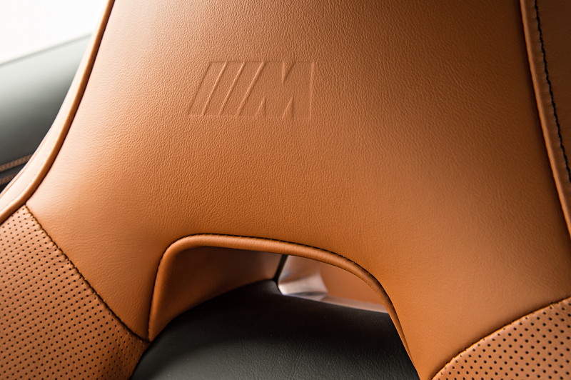 BMW X6 M, M-Logo im Sitz