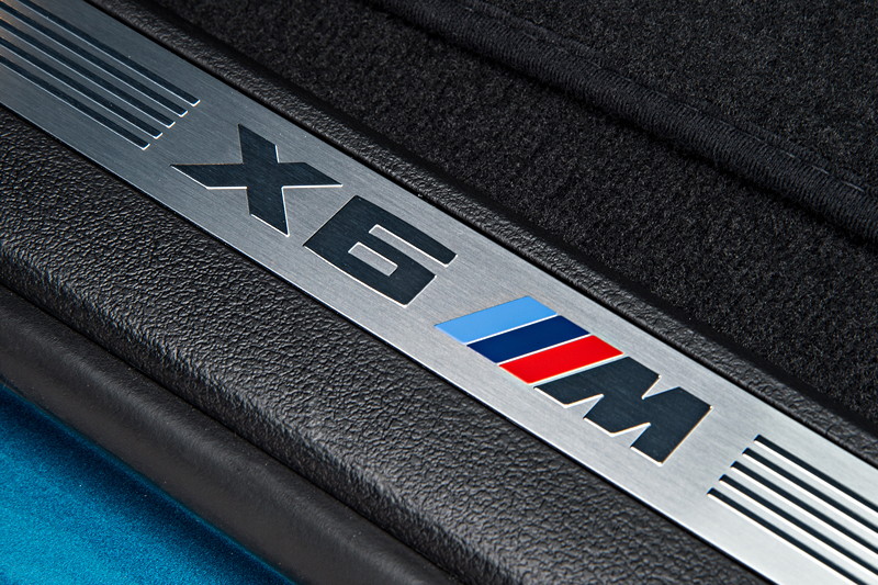 BMW X6 M, Einstiegsleiste mit X6 M Schriftzug